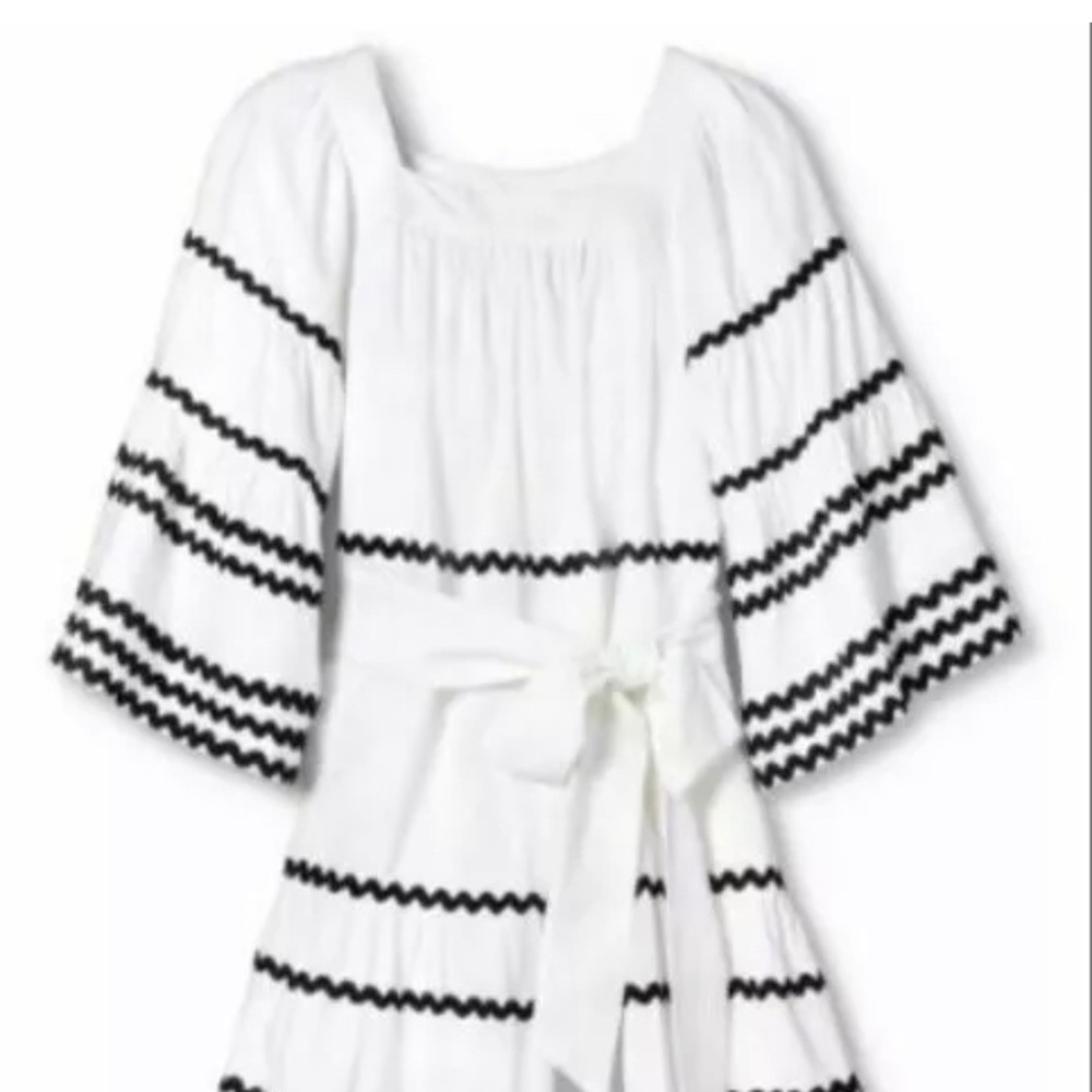 Women’s black and white dress